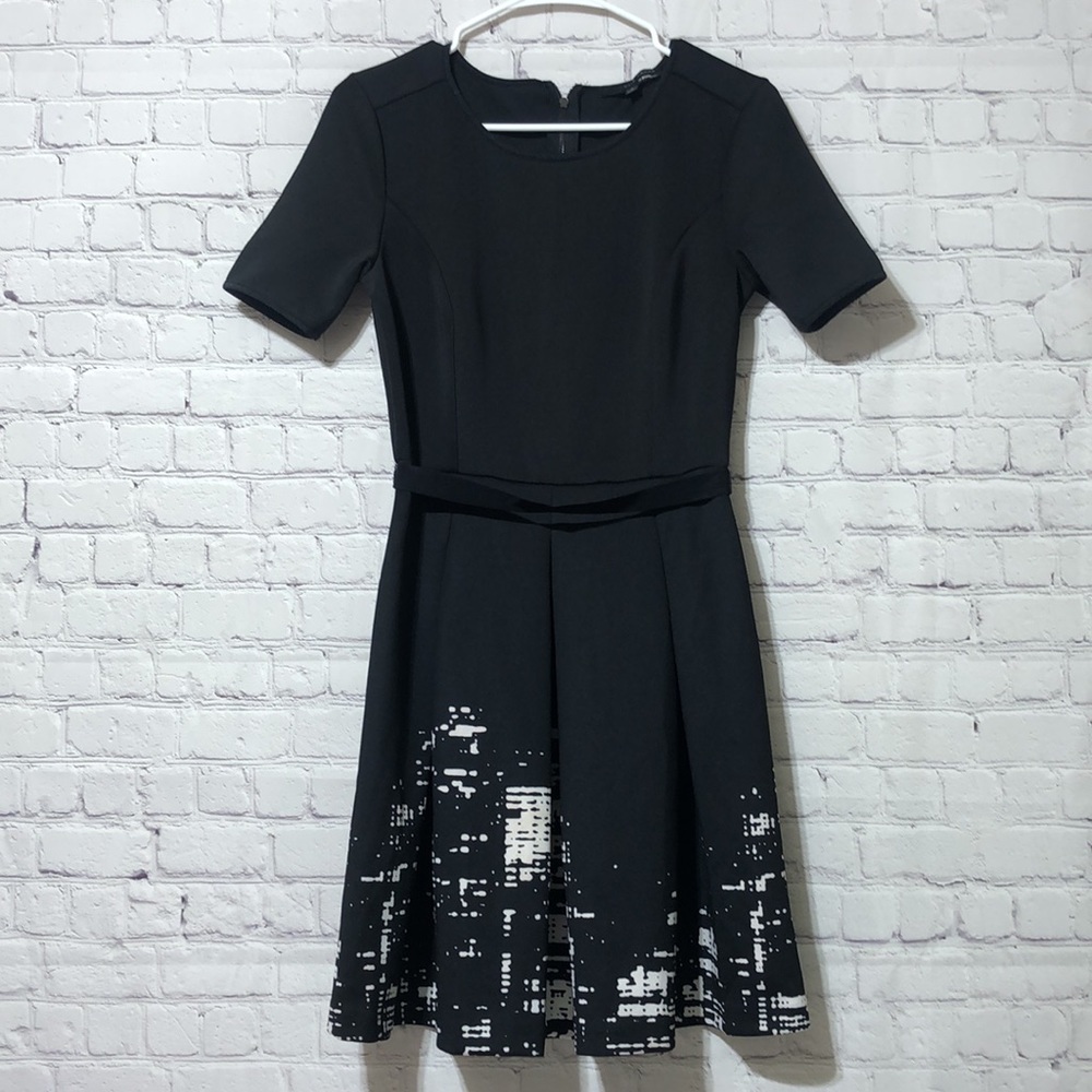 Elie Tahari dress black and white with building silueté in the skirt
